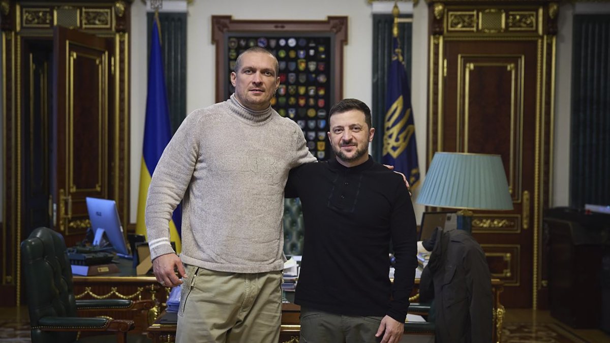 Ukrainian President Volodymyr Zelenskyy (R) and Ukraine&#039;s boxer Oleksandr Usyk pose for a photo in the Presidential Office, Kyiv, Ukraine, Dec. 31, 2024. (AP Photo)