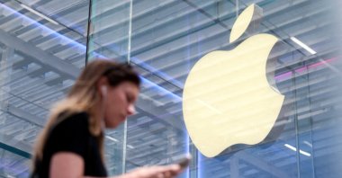 A person walks by an Apple store on Fifth Avenue, New York City, U.S., May 1, 2025. (Reuters Photo)