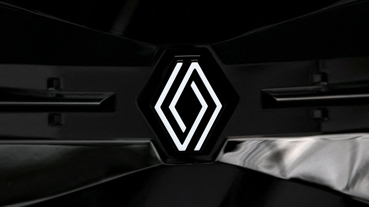The logo of Renault is seen on a car displayed at the ChangeNOW 2025 summit at the Grand Palais, Paris, France, April 25, 2025. (Reuters Photo)