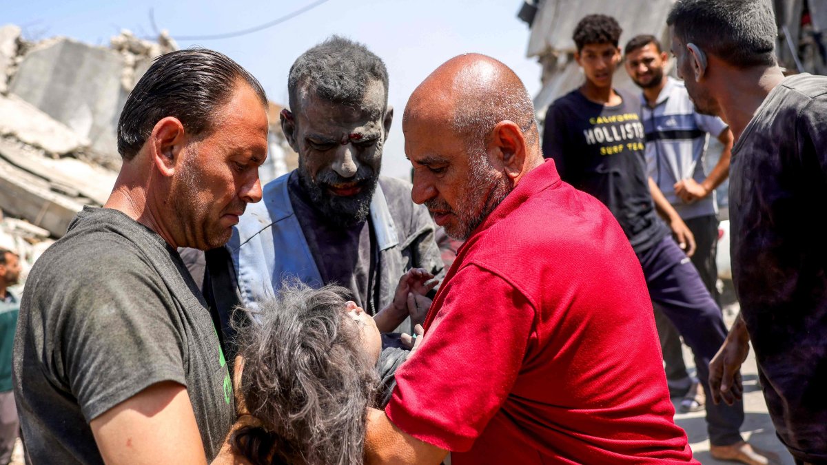 People hold an injured Palestinian child pulled from the rubble of the Shaheen family home, which was targeted in an Israeli strike in the Saftawi neighbourhood, west of Jabalia, Gaza Strip, Palestine, June 9, 2025. (AFP Photo)