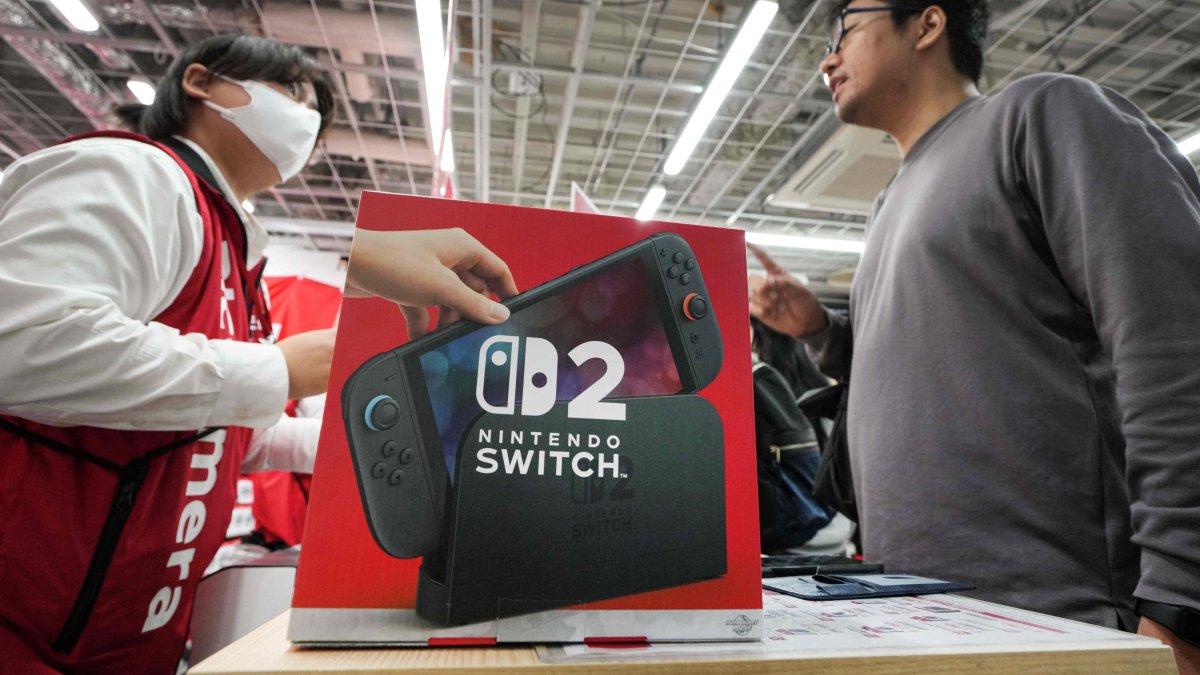 A customer purchases a Nintendo Switch 2 at an electronics retailer in Tokyo, Japan, June 5, 2025. (AFP Photo)