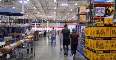  People shop at Costco in Los Angeles, California, U.S., May 28, 2025. (EPA Photo)