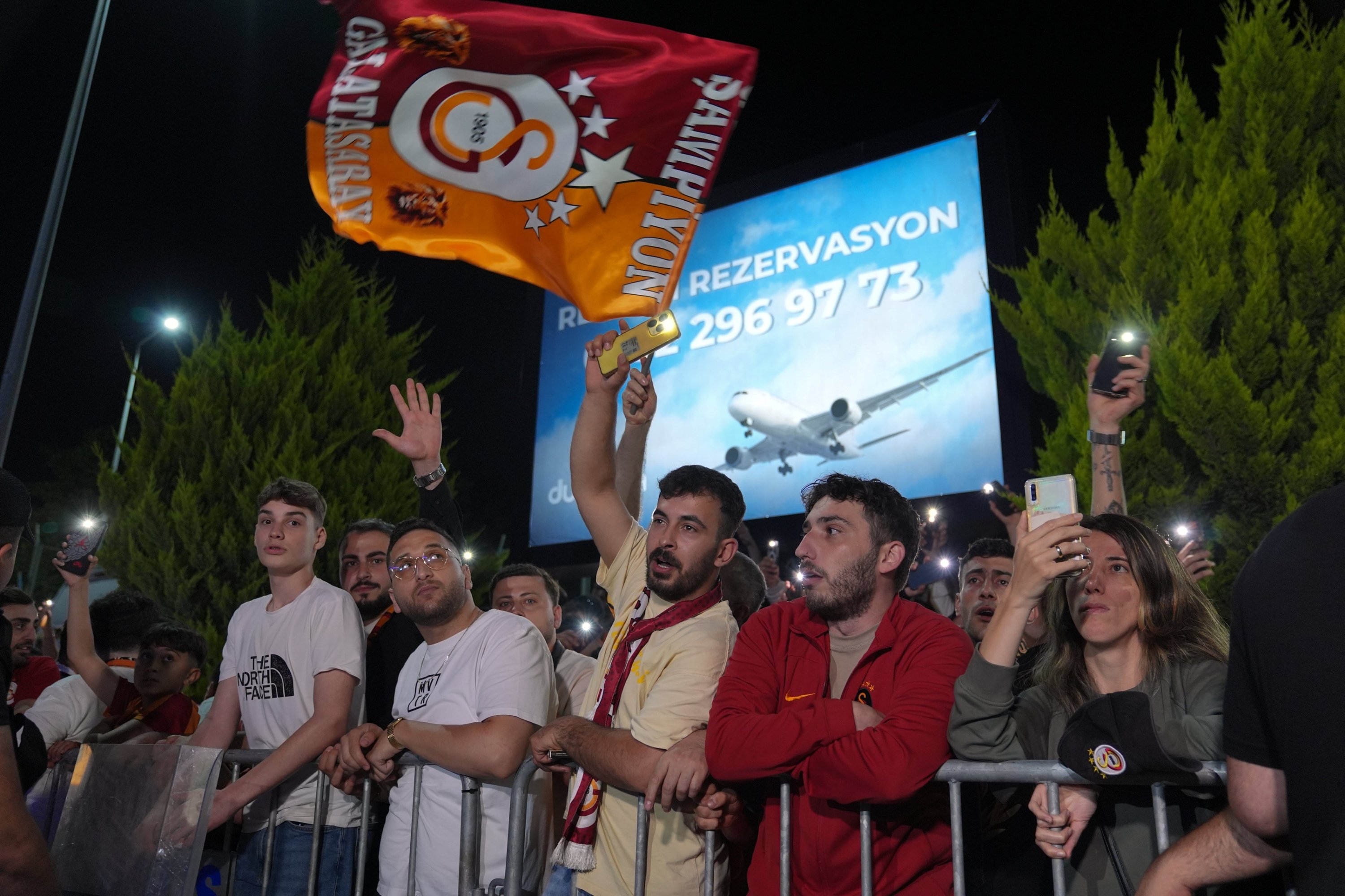 Galatasaray fans cheer Leroy Sane after he landed at the Atatürk Airport, Istanbul, Türkiye, June 12, 2025. (AA Photo)