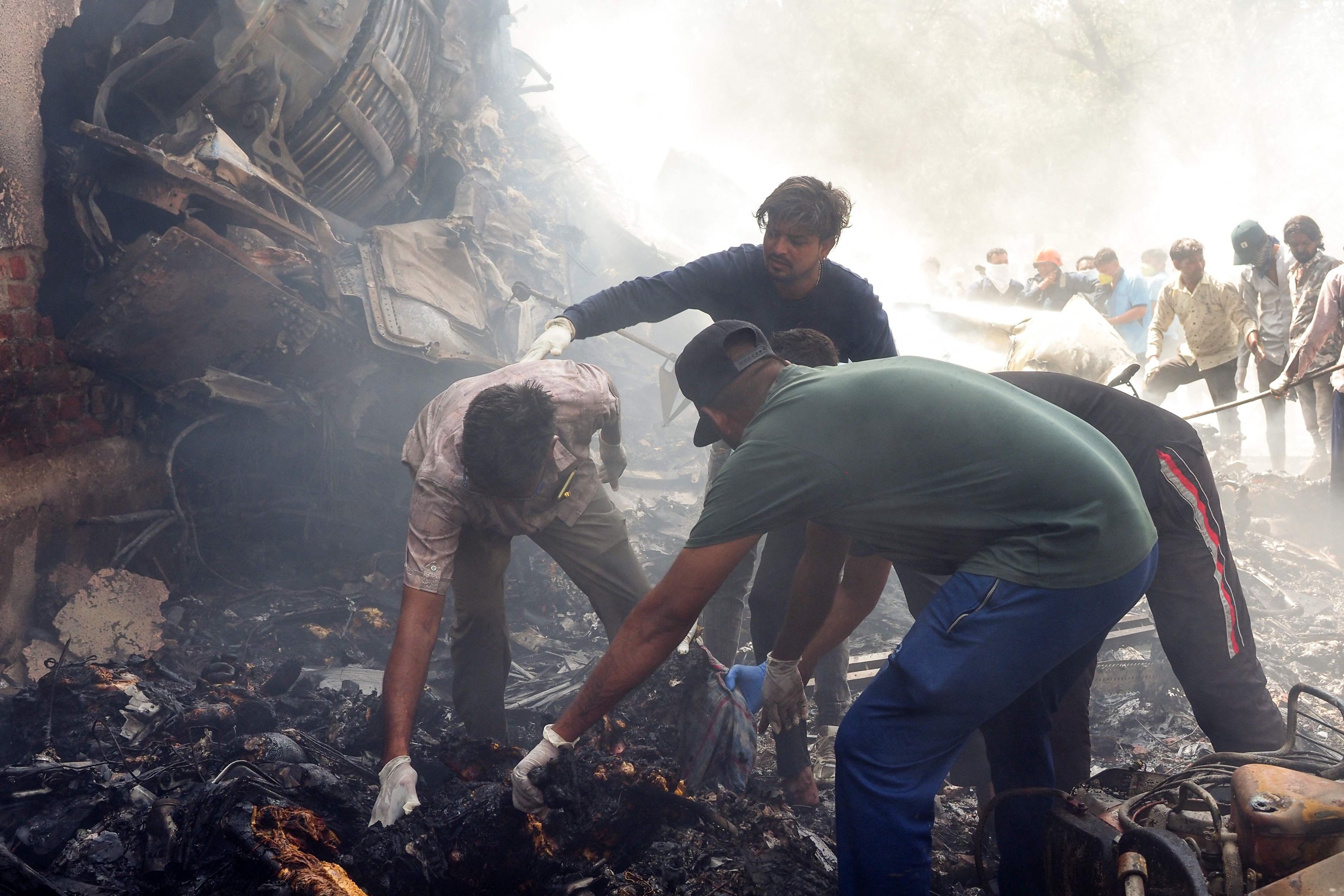 Over 100 dead as Air India flight crashes into hostel after takeoff | Daily  Sabah