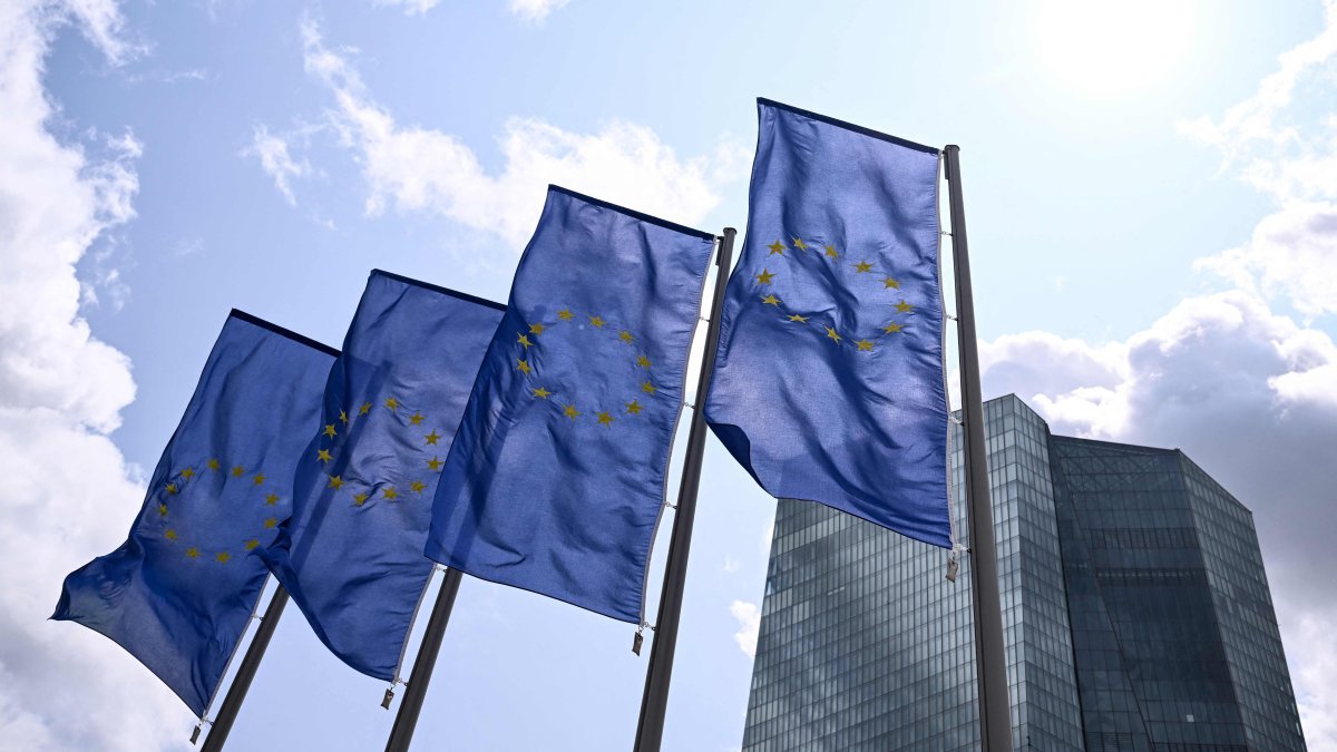 The EU flag flies in front of the European Central Bank (ECB) ahead of a news conference on the eurozone&#039;s monetary policy, Frankfurt, Germany, June 5, 2025. (AFP Photo)