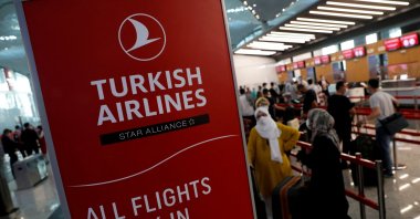 Passengers wearing protective face masks line up to check in for a flight to Washington, D.C. at Istanbul Airport, during the first day of resumed Turkish Airlines flights to the U.S. amid the COVID-19 outbreak, Istanbul, Türkiye, June 19, 2020. (Reuters Photo)