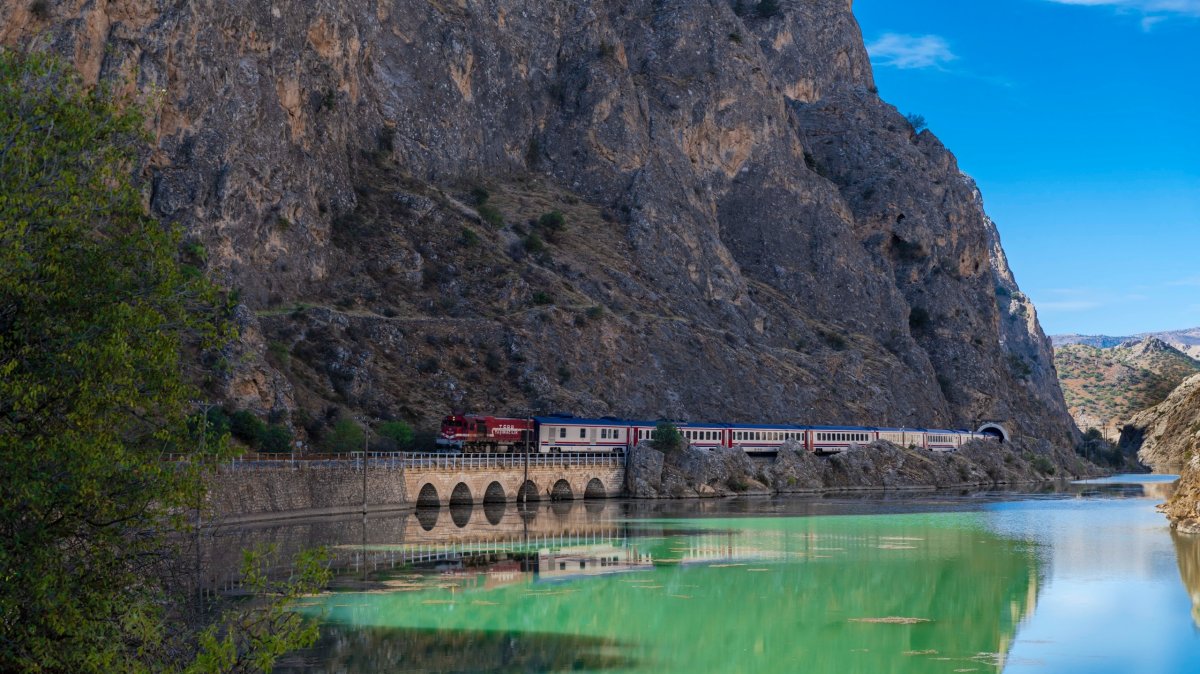 The Touristic Karaelmas Express runs close to mountains and water, showcasing Türkiye’s natural beauty, June 12, 2025. (DHA Photo)