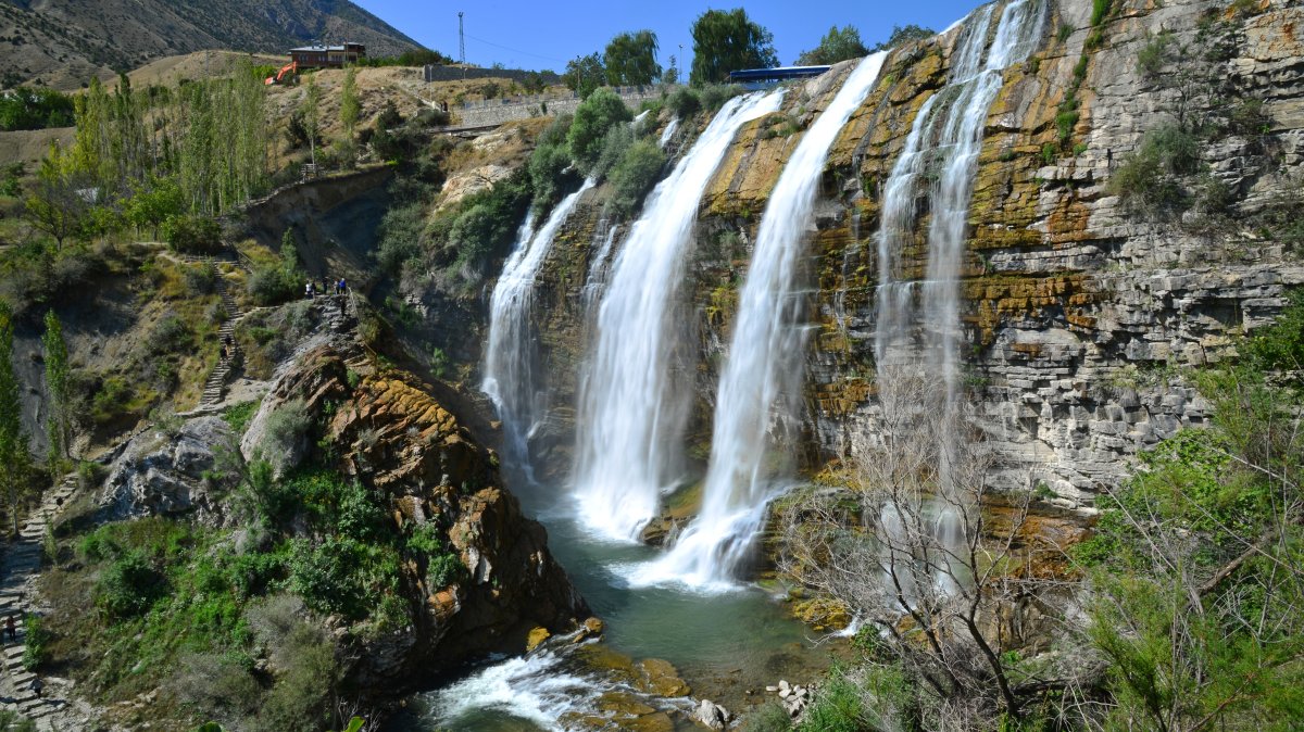 Tortum Waterfall, located in Erzurum, Türkiye, is one of the largest waterfalls in the country. (Shutterstock Photo)
