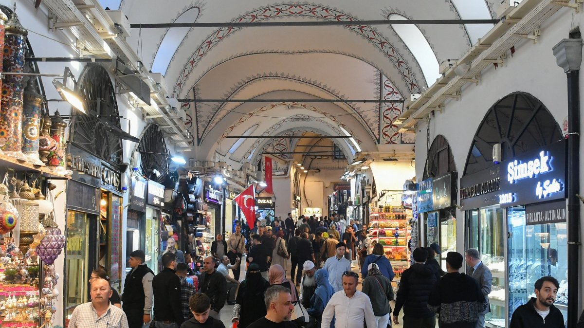 People are seen passing near the stores at the Grand Bazaar, Istanbul, Türkiye, Oct. 23, 2024. (Reuters Photo)