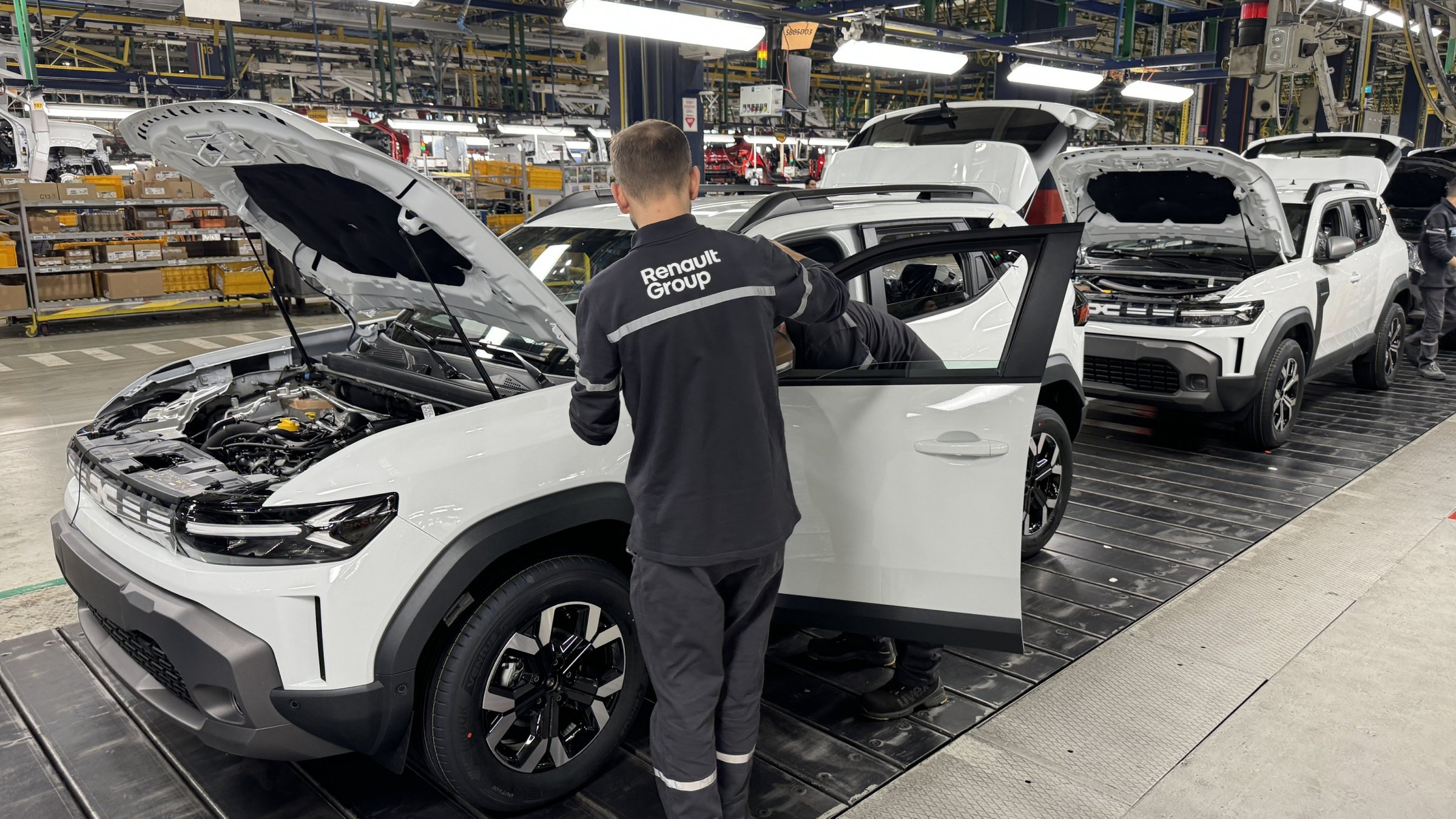 A worker is photographed at a production line of the new Renault Duster, Bursa, northwestern Türkiye, Nov. 26, 2024. (AA Photo)