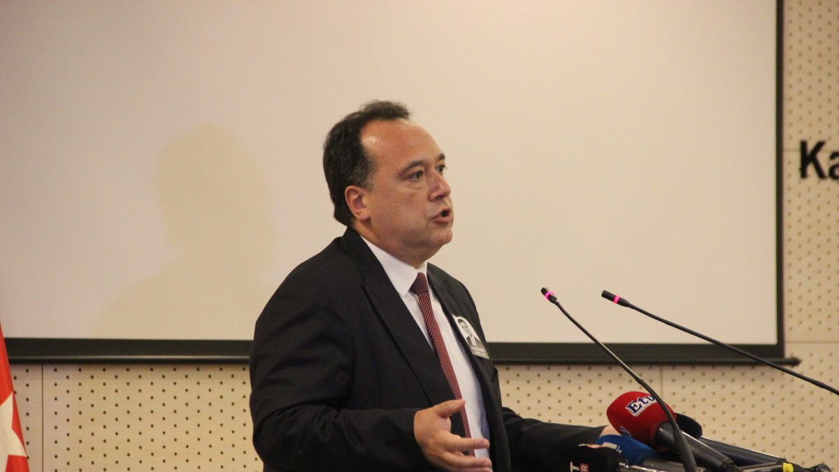 Newly elected mayor Besim Dutlulu addresses the municipal assembly in Manisa, western Türkiye, Jun. 16, 2025. (İHA Photo)
