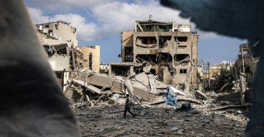 A young boy walks through the debris at the site of an Iranian missile strike in Bnei Brak, east of Tel Aviv, June 16, 2025. (AFP Photo)
