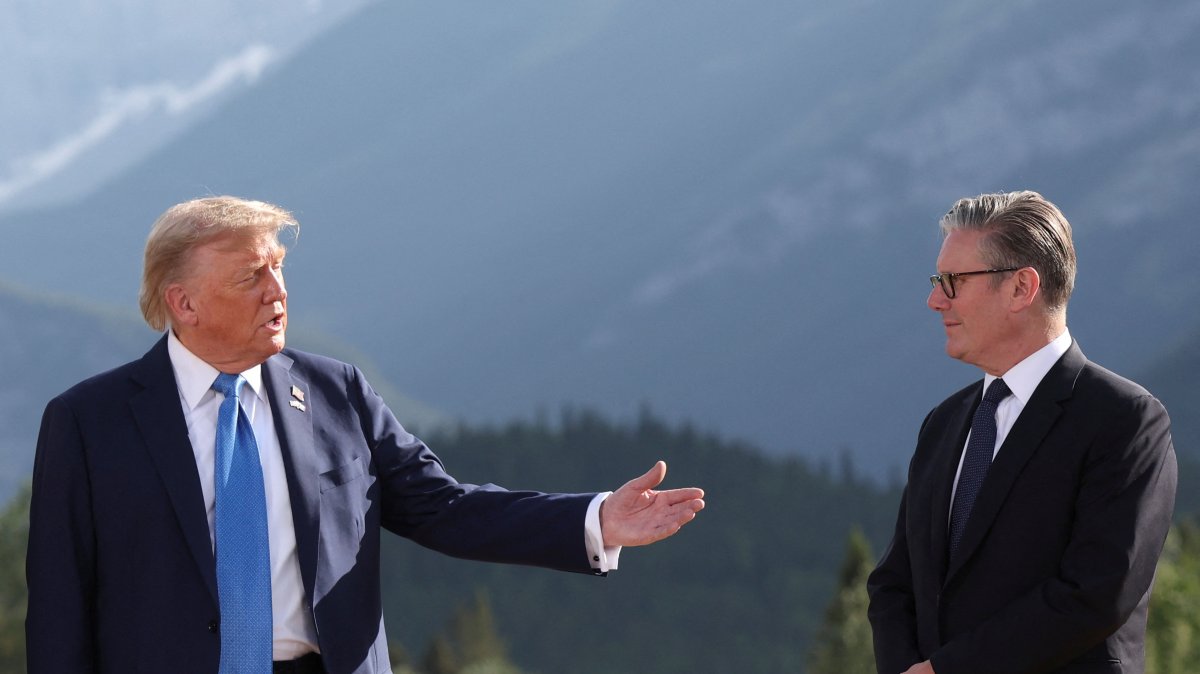 U.S. President Donald Trump and British Prime Minister Keir Starmer attend a family photo session during the G-7 Summit, in Kananaskis, Alberta, Canada, June 16, 2025. (Reuters Photo)