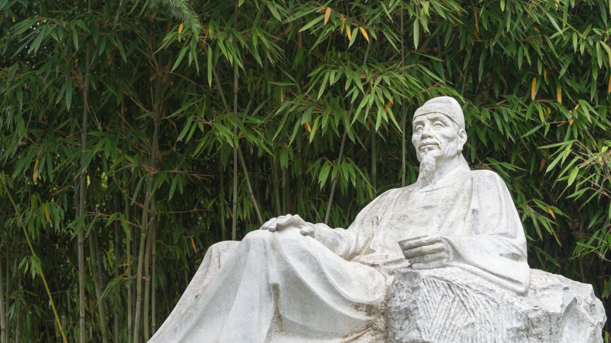 A statue of Du Fu at the renowned Nanguo Monastery in Tianshui, Gansu, China. (Shutterstock Photo)