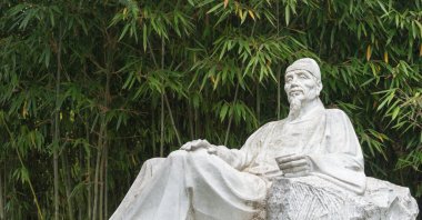 A statue of Du Fu at the renowned Nanguo Monastery in Tianshui, Gansu, China. (Shutterstock Photo)