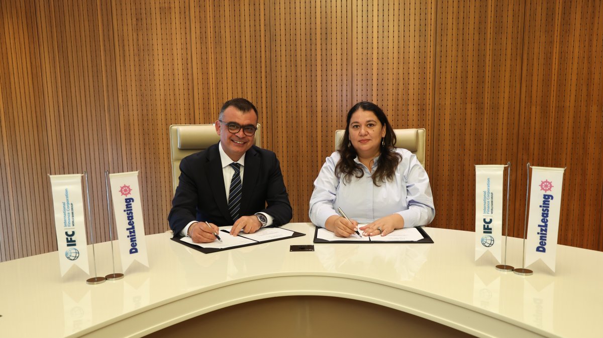 DenizLeasing General Manager Burak Koçak and IFC Regional Industry Head Momina Aijazuddin attend the signing ceremony in Istanbul, June 19, 2025. (IHA Photo)