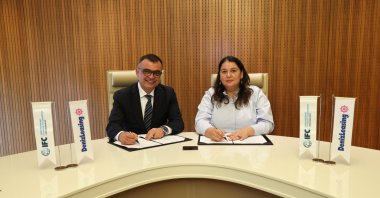 DenizLeasing General Manager Burak Koçak and IFC Regional Industry Head Momina Aijazuddin attend the signing ceremony in Istanbul, June 19, 2025. (IHA Photo)
