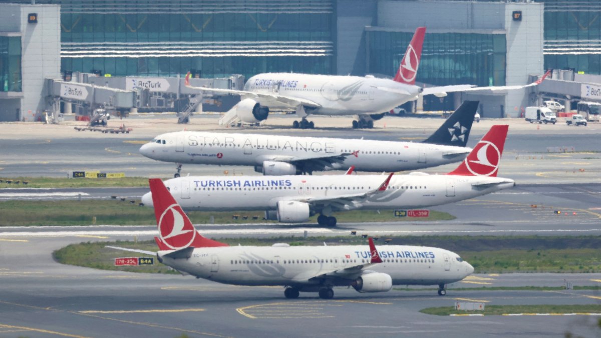 Turkish Airlines (THY) aircraft are pictured on the tarmac of Istanbul Airport in Istanbul, Türkiye, May 23, 2023. (Reuters File Photo)