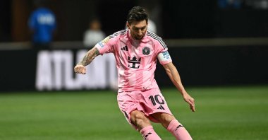 Inter Miami&#039;s Lionel Messi takes a free kick to score his team&#039;s second goal during the FIFA Club World Cup 2025 Group A football match against FC Porto, Atlanta, U.S., June 19, 2025. (AFP Photo)