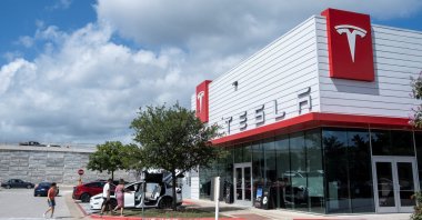 People visit a Tesla service center and gallery, Austin, Texas, U.S., June 21, 2025. (Reuters Photo)