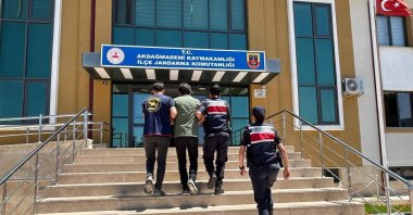 Gendarmerie officers escort a captured FETÖ suspect, Yozgat, central Türkiye, June 20, 2025. (AA Photo)