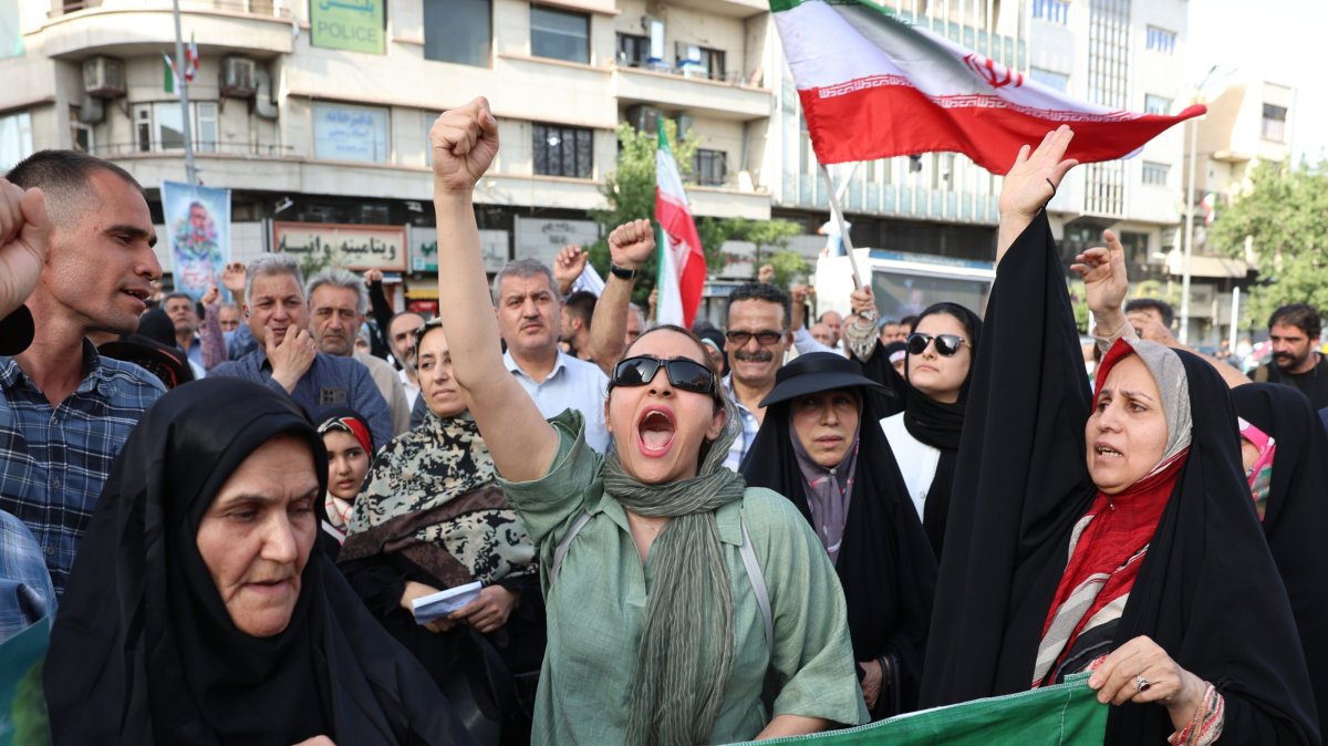 Iranians shout slogans during an anti-U.S. and anti-Israel demonstration in Tehran, Iran, June 22, 2025. (EPA Photo)