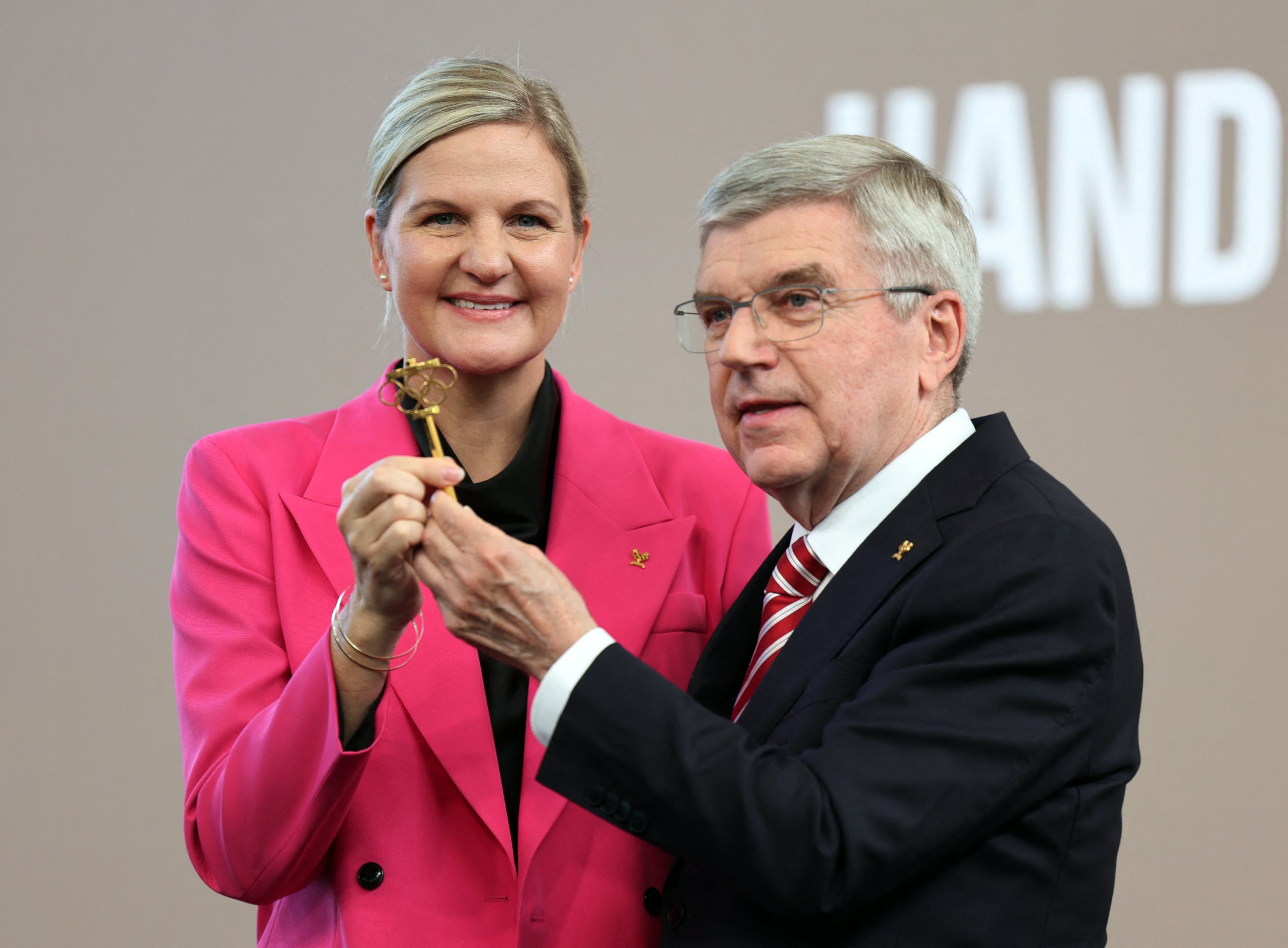 Former IOC President Thomas Bach (R) and new President Kirsty Coventry pose with a symbolic IOC key during the inauguration ceremony at the IOC headquarters, Lausanne, Switzerland, June 23, 2025. (Reuters Photo)