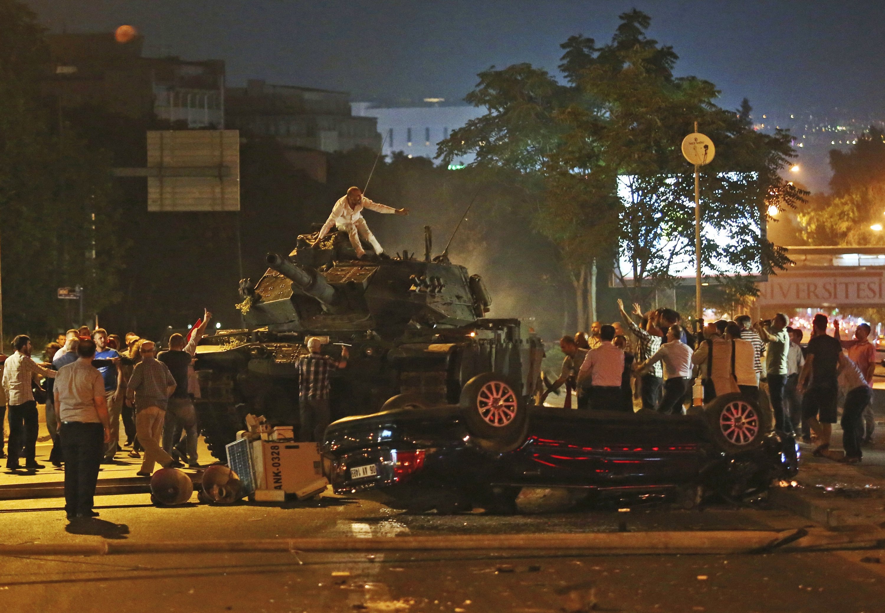 Turkish police nab 239 suspects in nationwide operations against FETÖ