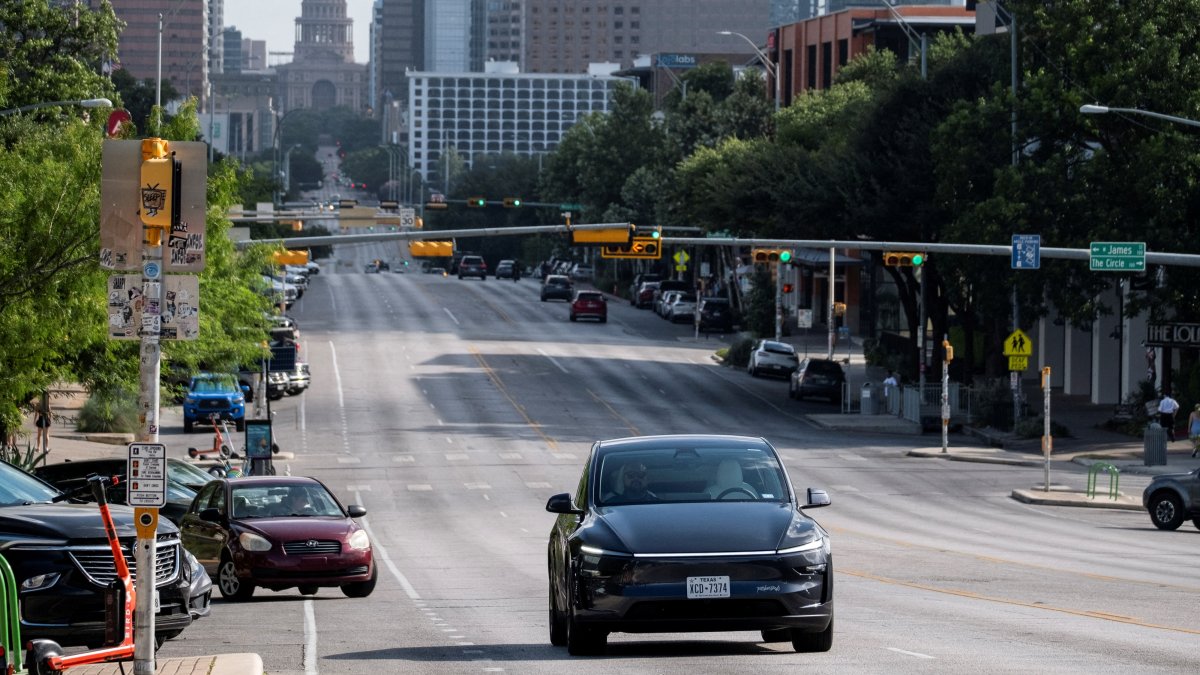 A Tesla robotaxi drives on the street along South Congress Avenue, Austin, Texas, U.S., June 22, 2025. (Reuters Photo)