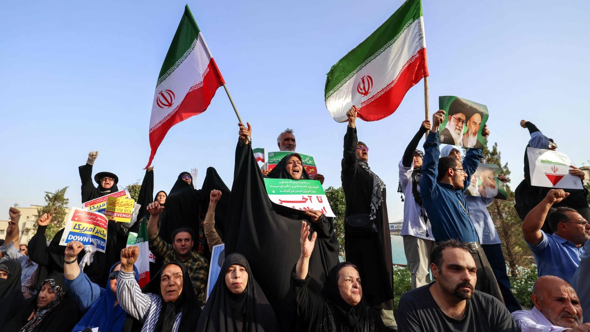 Iranians chant slogans and wave national flags as they celebrate a cease-fire between Iran and Israel at Enghlab Square in the capital Tehran, Iran, June 24, 2025. (AFP Photo)