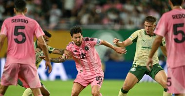Inter Miami&#039;s Lionel Messi (C) fights for the ball with Palmeiras&#039; Lucas Evangelista (2nd L) and Bruno Fuchs (2nd R) during the FIFA Club World Cup 2025 Group A football match, Miami, U.S., June 23, 2025. (AFP Photo)