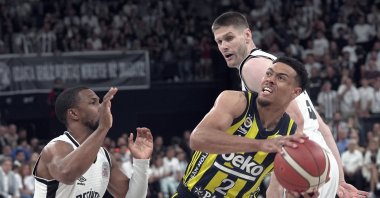 Fenerbahçe Beko&#039;s Wade Baldwin (C) in action with Beşiktaş Fibabanka&#039;s Derek Needham (L) during the Basketball Super League finals playoffs, Istanbul, Türkiye, June 23, 2025. (AA Photo)