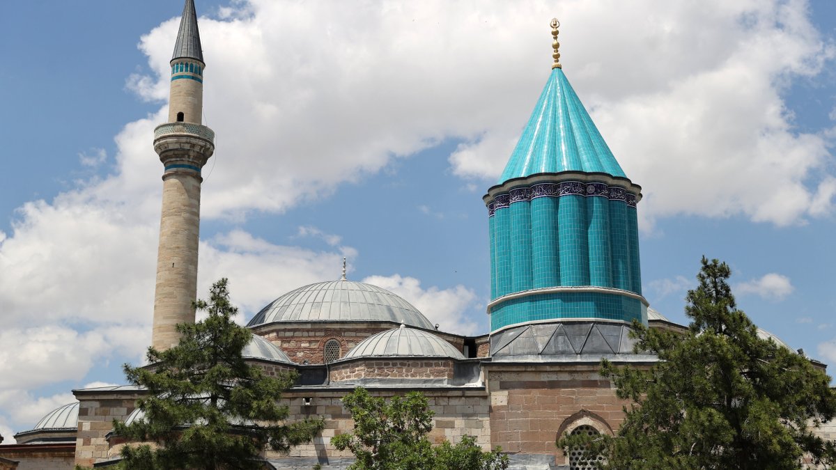 Art, soul behind Konya’s historic Mevlana Museum dome in Türkiye