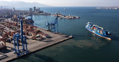 A container ship is seen near the Port of Izmir, western Türkiye, Dec. 22, 2021. (AA Photo)