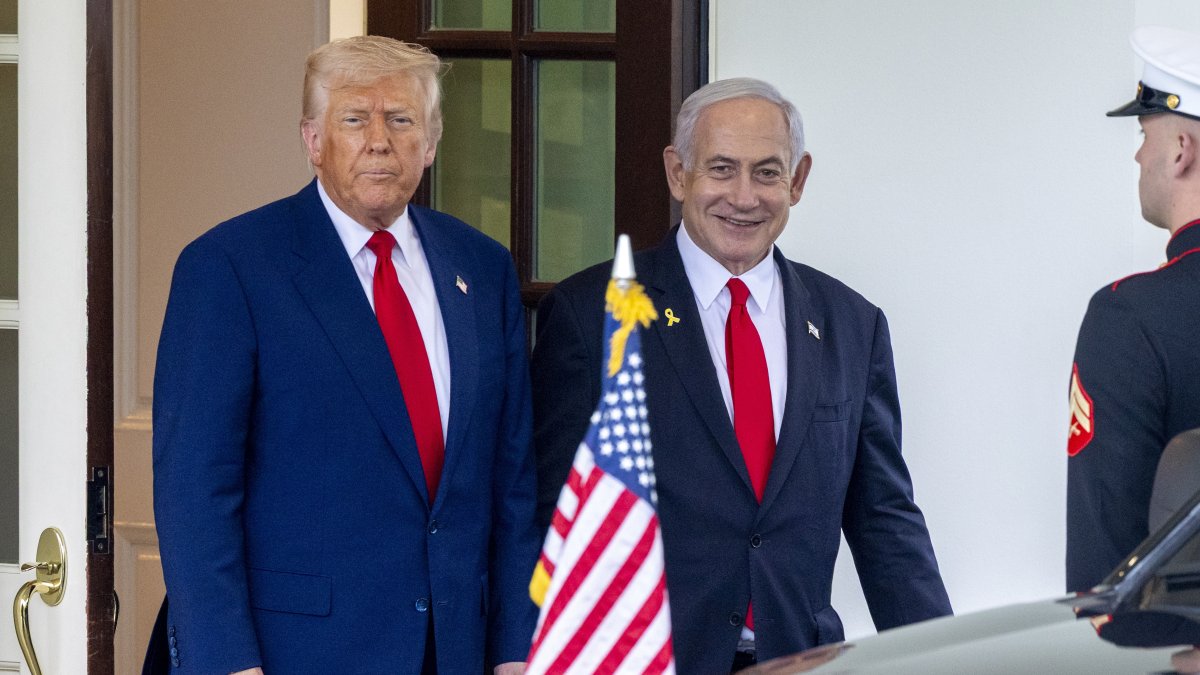 U.S. President Donald J. Trump (L) and Israeli Prime Minister Benjamin Netanyahu seen together in Washington, D.C., U.S., April 7, 2025. (EPA Photo)