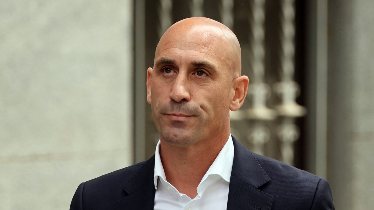 Rubiales to appeal after court upholds fine for Jenni Hermoso kiss