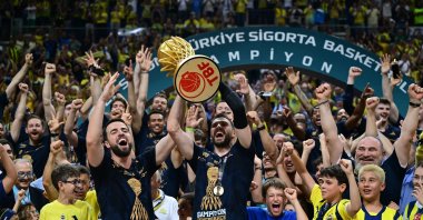 Fenerbahçe Beko players celebrate after beating Beşiktaş Fibabanka 84-68 in Game 5 to the Türkiye Sigorta Basketball Süper Lig trophy, Istanbul, Türkiye, June 25, 2025. (AA Photo)