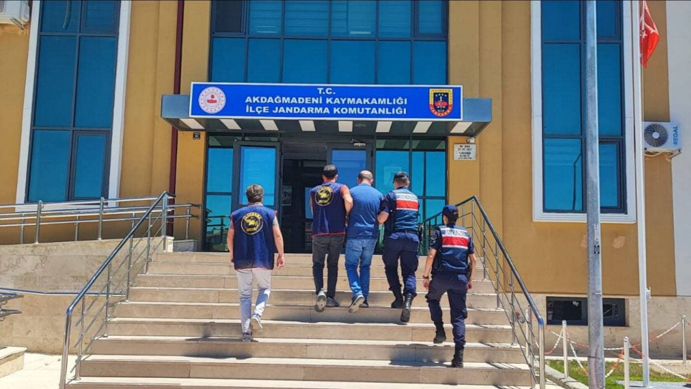 Police officers detain a FETÖ suspect, central Yozgat province, Türkiye, June 26, 2025. (AA Photo)