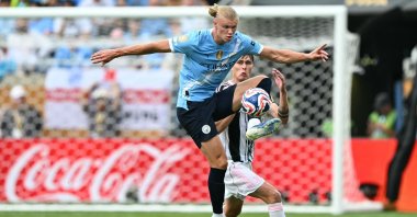Manchester City&#039;s Erling Haaland (L) and Juventus&#039; Nicolo Savona fight for the ball during the FIFA Club World Cup 2025 Group D football match at the Camping World stadium, Orlando, U.S., June 26, 2025. (AFP Photo)