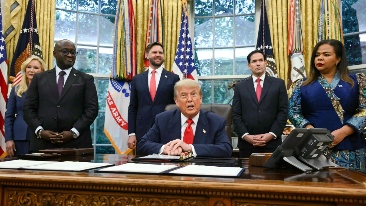 U.S. President Donald Trump speaks during a meeting with Democratic Republic of the Congo Foreign Minister Thérèse Kayikwamba Wagner (R) and Rwandan Foreign Minister Olivier Nduhungirehe (2nd-L) in the Oval Office of the White House in Washington, DC, U.S., June 27, 2025. (AFP Photo)