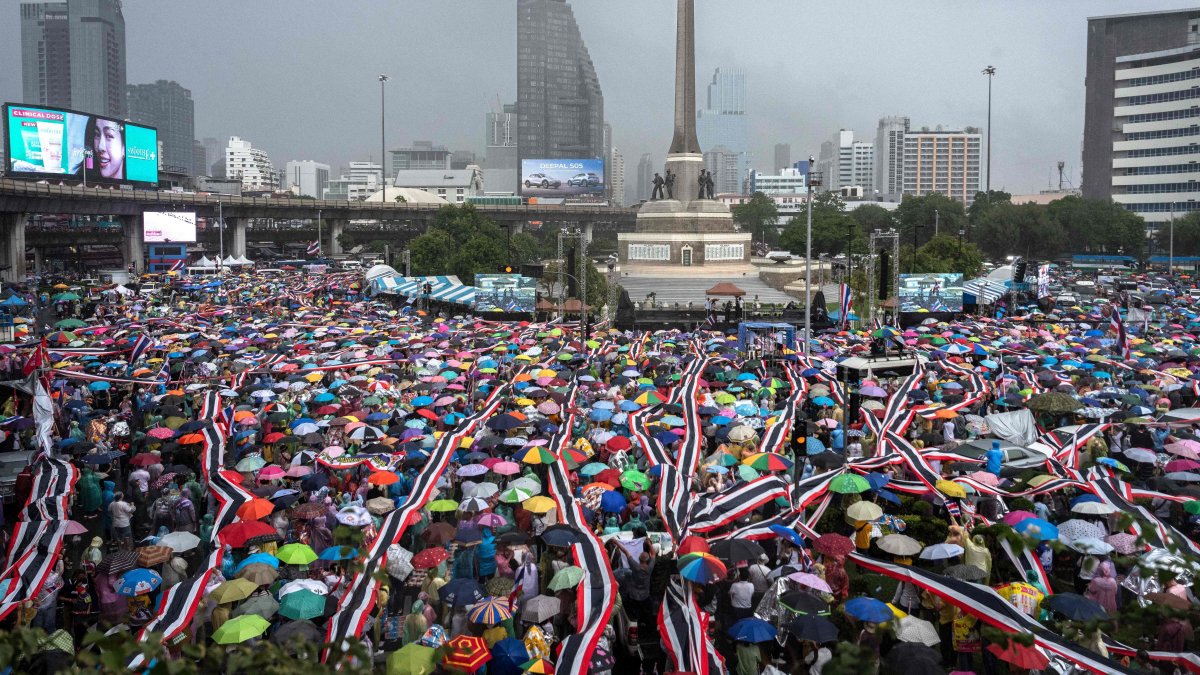 Anti-government protesters rally to demand the removal of Thailand&amp;#039;s Prime Minister Paetongtarn Shinawatra from office at Victory Monument in Bangkok, Thailand, June 28, 2025. (AFP Photo)