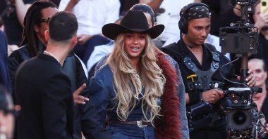 Beyonce and Jay-Z attend the Louis Vuitton Menswear Spring/Summer 2026 collection show during Men&#039;s Fashion Week, Paris, France, June 24, 2025. (Reuters Photo)