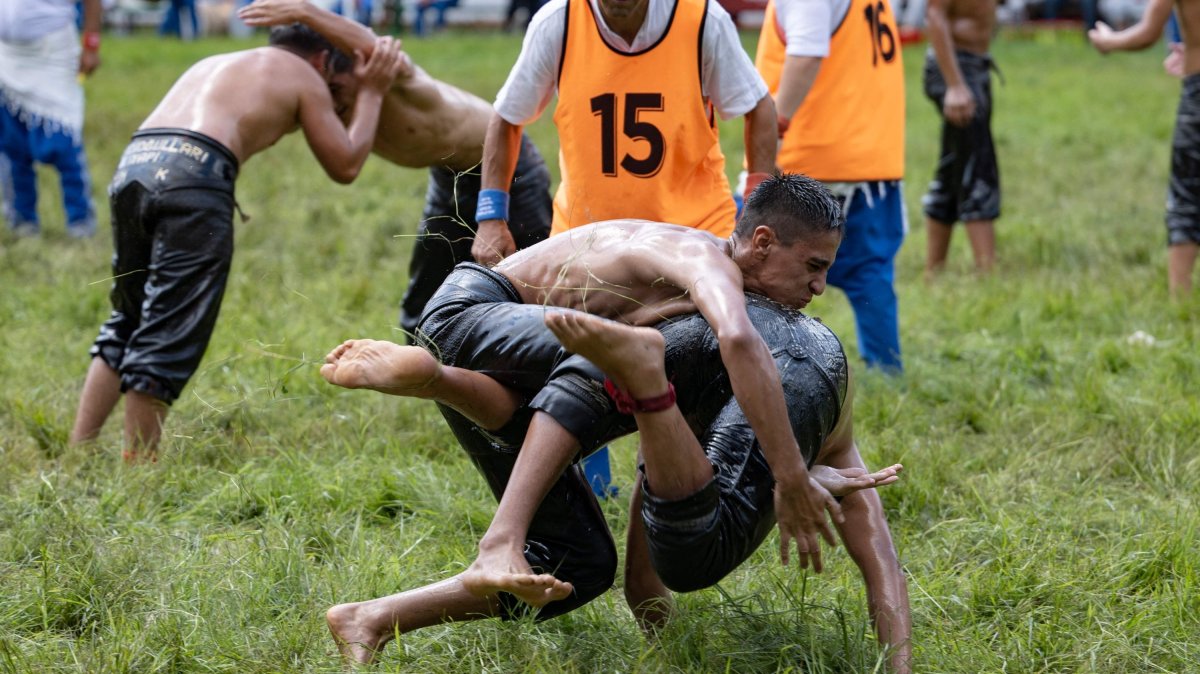 Wrestlers compete during the 663rd edition of the annual Historic Kırkpınar Oil Wrestling championship, Edirne, Türkiye, July 7, 2024. (AFP Photo)