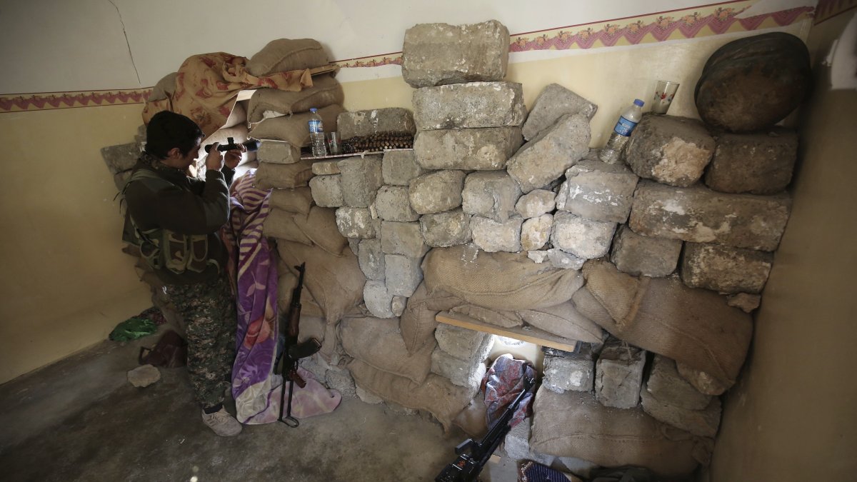 A PKK terrorist uses his binoculars in a shelter, Sinjar, Iraq, Jan. 29, 2015. (AP Photo)