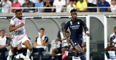 Juventus&#039; Gleison Bremer (L) chases Real Madrid&#039;s Vinicius Junior during the pre-season friendly match at Camping World Stadium, Orlando, U.S., Aug. 2, 2023. (Getty Images Photo)