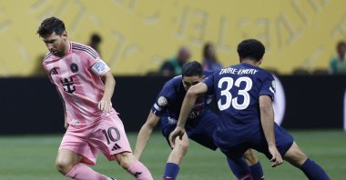 Inter Miami&#039;s Lionel Messi in action against Paris Saint-Germain&#039;s (R) Warren Zaire-Emery during the FIFA Club World Cup 2025 match, Atlanta, U.S., June 29, 2025. (EPA Photo)