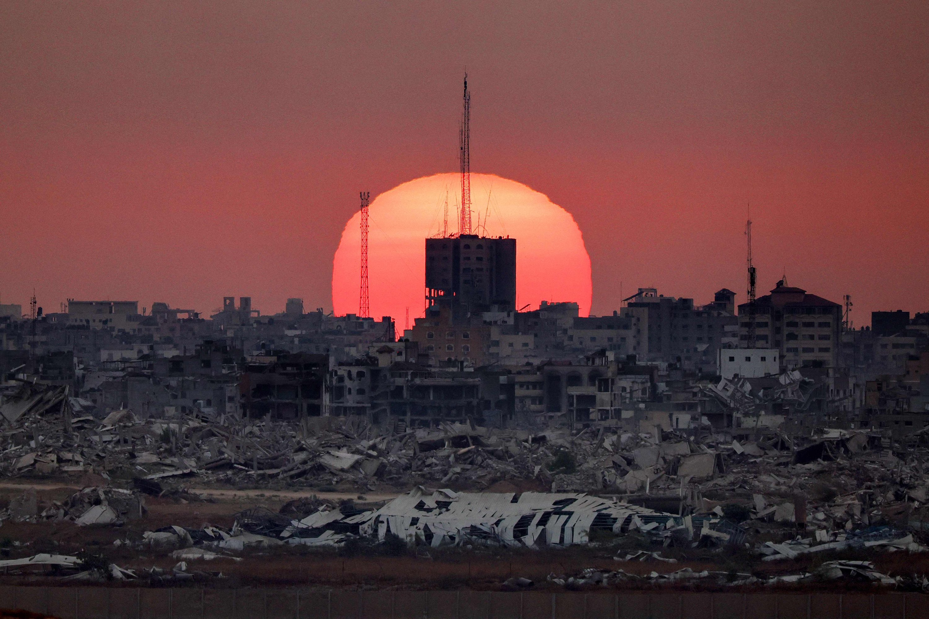 Israel steps up strikes in Gaza before Netanyahu heads to US