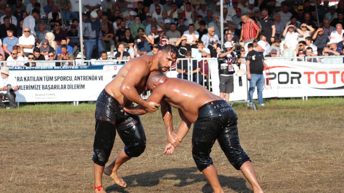 Orhan Okulu (R) in action against  Mustafa Taş during the 17th Sekapark Golden Belt Oil Wrestling, Kocaeli, Türkiye, June 16, 2025. (AA Photo)