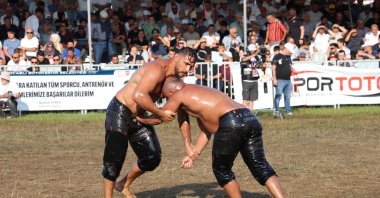 Orhan Okulu (R) in action against  Mustafa Taş during the 17th Sekapark Golden Belt Oil Wrestling, Kocaeli, Türkiye, June 16, 2025. (AA Photo)