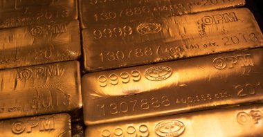 Gold bars are seen at the United States West Point Mint facility in West Point, New York, U.S., June 5, 2013. (Reuters Photo)